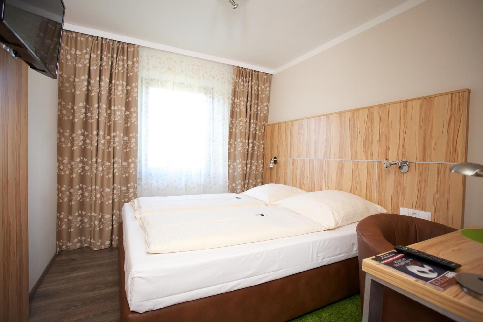 Hotel Reinhardtshof Garni Wolfschlugen Quarto foto